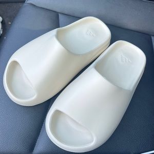 Yeezy Slides Size 5